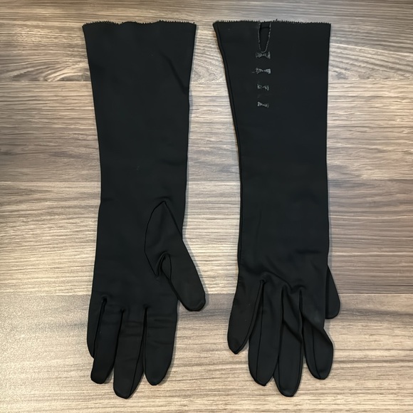 Vintage Saks Fifth Avenue Black Beaded Small Bows Dramatic Slender Elbow Gloves - Picture 12 of 14